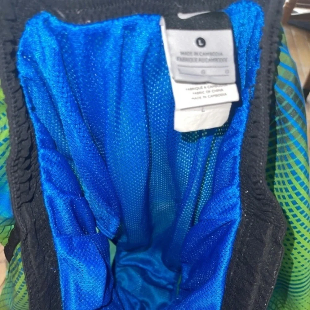 Nike board shorts swim trunks mesh lining graphic